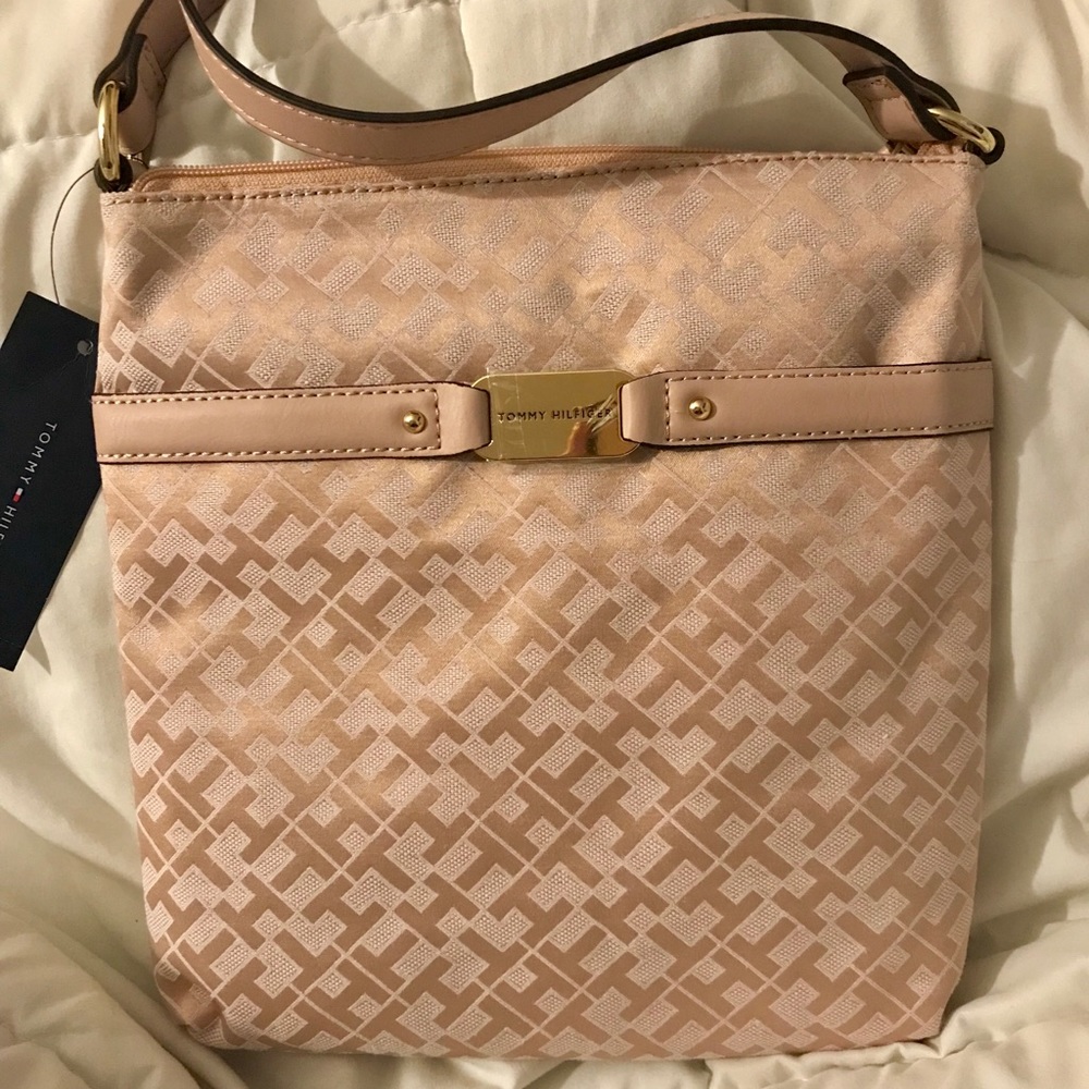 Brand New Tommy Hilfiger Crossbody Bag!!